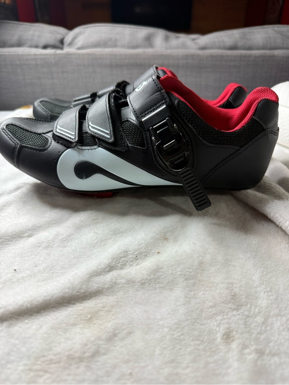 Peloton Cycling Shoes Size 44 Black Red Bike Shoes w/ LOOK Cleats 3 Strap